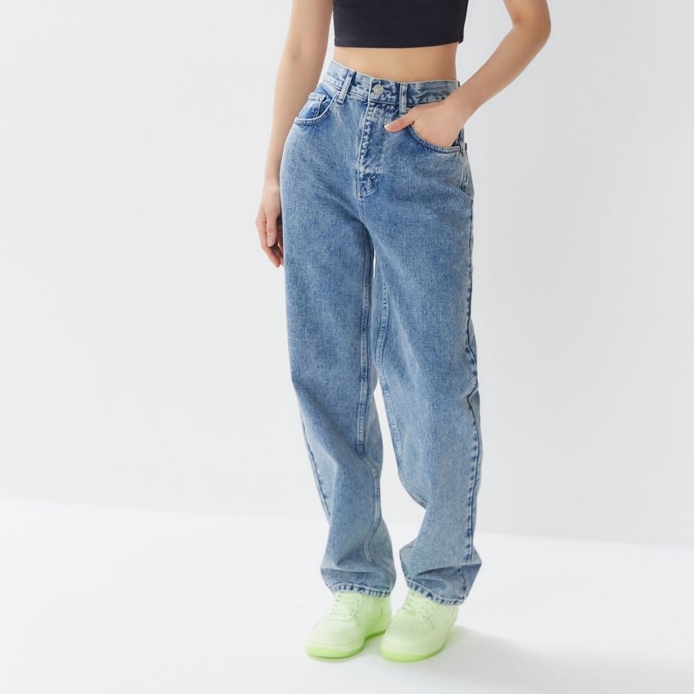 BDG High-Waisted Baggy Jean – Light Acid Wash